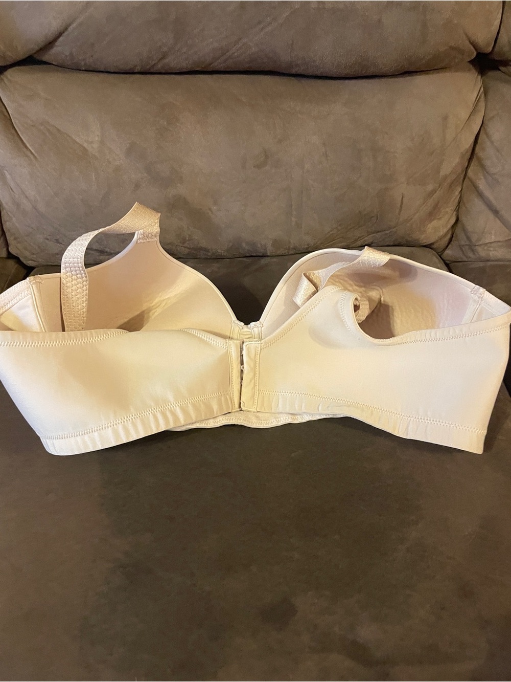 Vanity Fair Cream Smooth Molded T-Shirt Bra with Lace Center size 44C - Picture 3 of 4